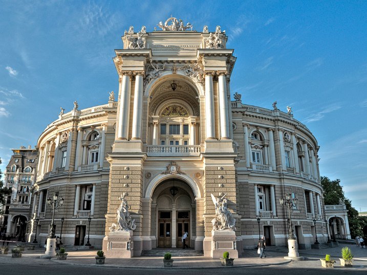 Национальный театр оперы и балета